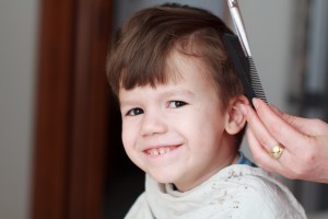 jongetje geknipt tijdens openingstijden thuiskapster hair at home